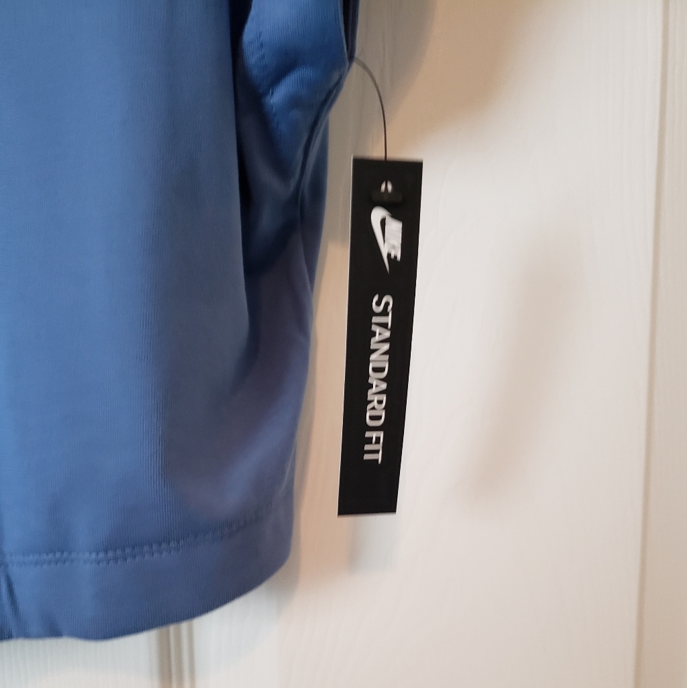 SOLD..... NIKE Sleeve Crop Tee Women XXL - Picture 3 of 4